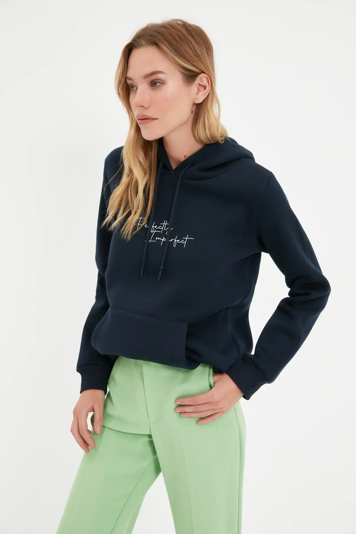 

Trendyol Printed Basic Hooded Şardonlu Knitted Sweatshirt TWOAW22SW1996