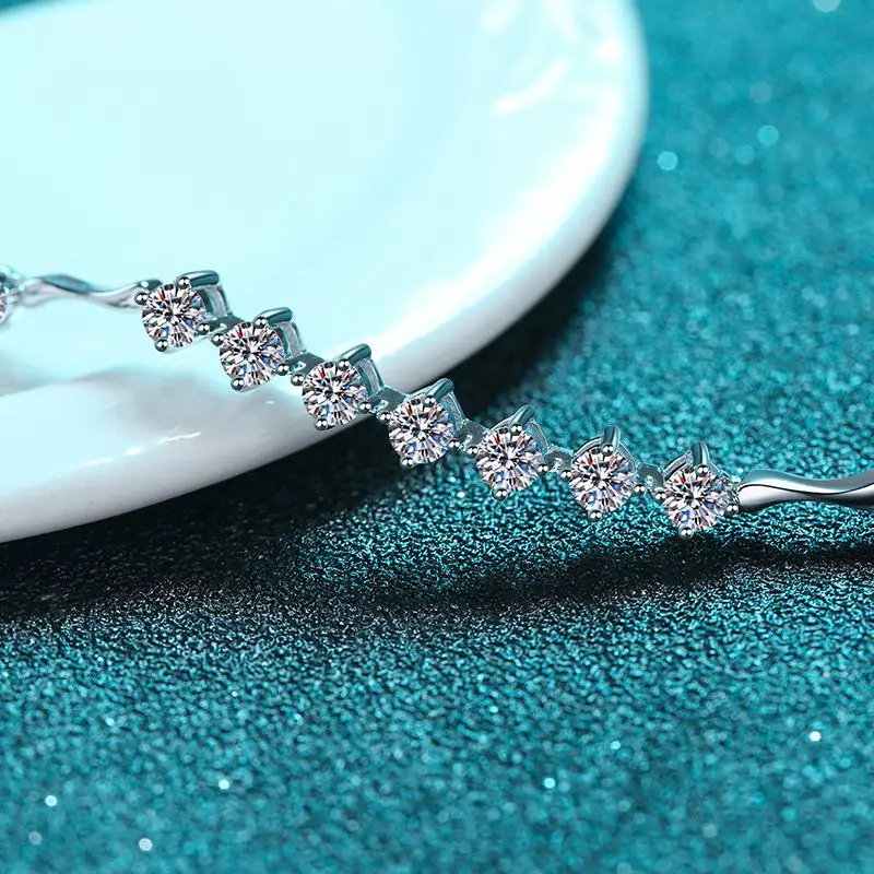 Рисунок 4 - Женский браслет из серебра 100% пробы с муассанитом