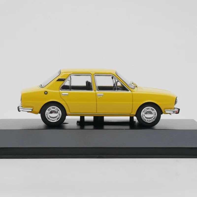 Ixo 1:43 Skoda 120 LS Литой под давлением автомобиль Металлические модели игрушечных
