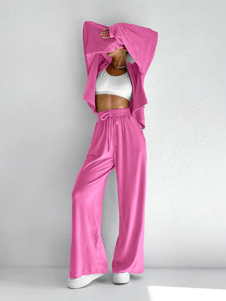 Свитшот с капюшоном и карманами для женщин