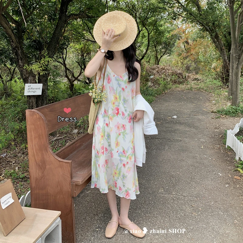 

Платье женское средней длины с V-образным вырезом и завышенной талией