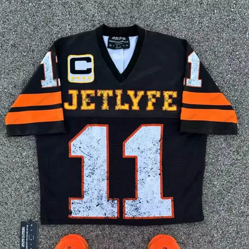 Спортивная футболка в оливковую полоску с короткими рукавами и универсальными