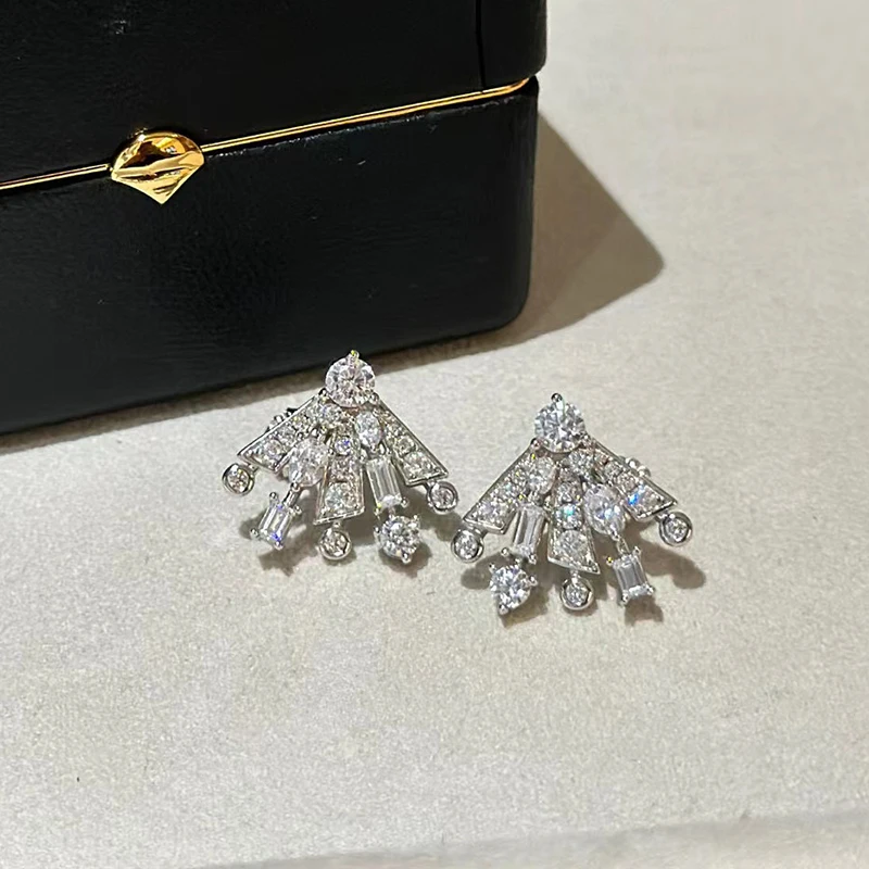 Серьги-гвоздики FLZX из серебра 925 с цирконами