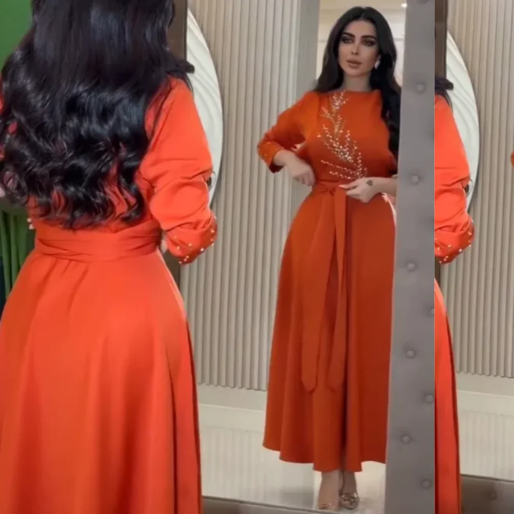 Элегантные вечерние платья трапециевидной формы с драгоценными камнями по