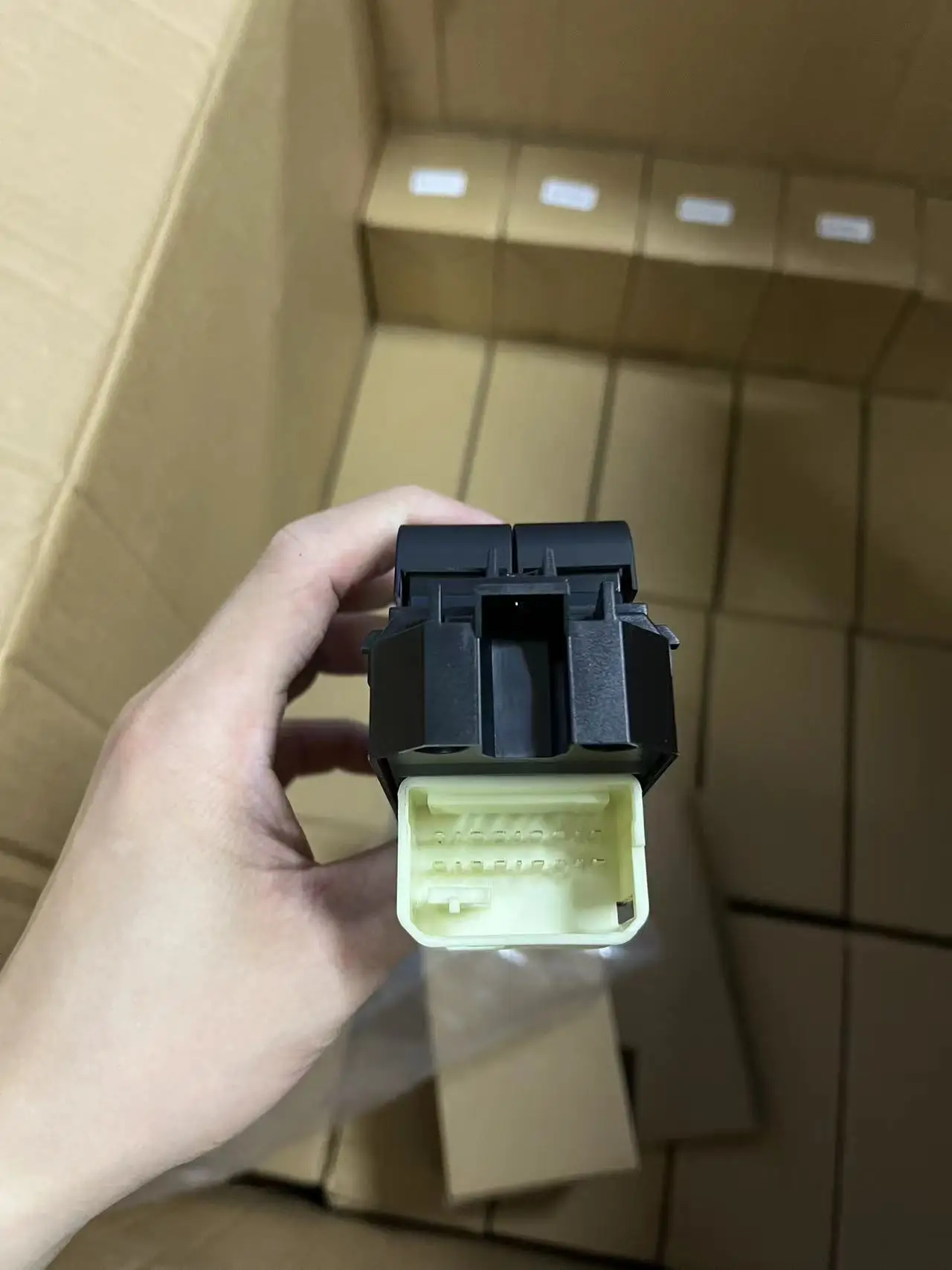 Переключатель Стеклоподъемника для игрушек-ota Hilux VIII MK8 AN120 2015-2019 84820-0K270 84820-0K260