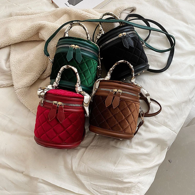 2023 Vintage Quilting Velvet Womens Crossbody Scarf Wrapped Chain Zipper Bucket Bag Banquet Party Small Clutch Lattice Handbags