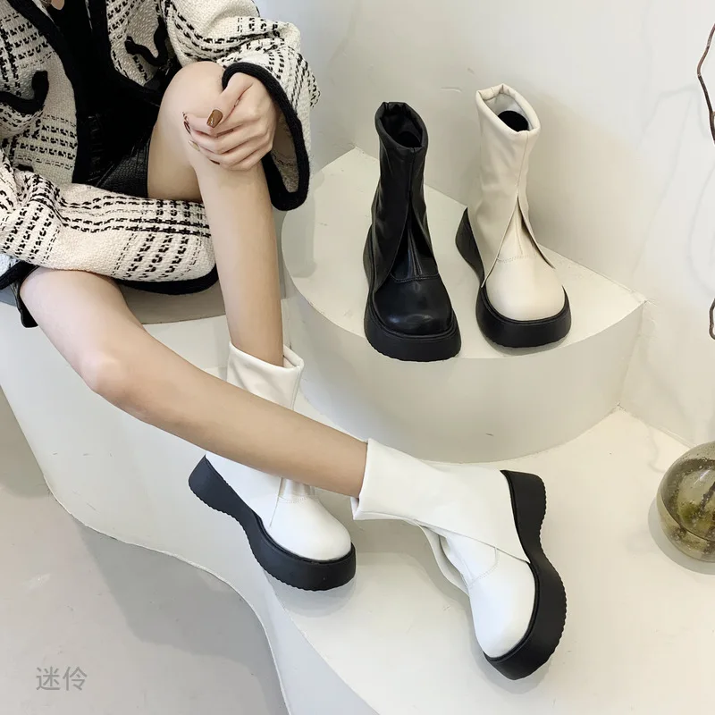 

New 2022 women Autumn Winter New Couple Socks Shoes Women Thick-soled short boots Casual Large Size Net Red ankle Boots