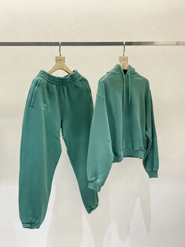 

Женский свободный пуловер с круглым вырезом и надписью