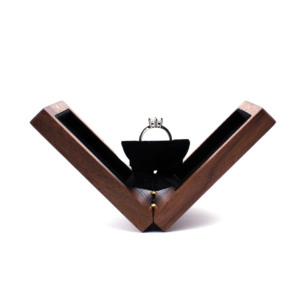 Коробка для колец из дерева