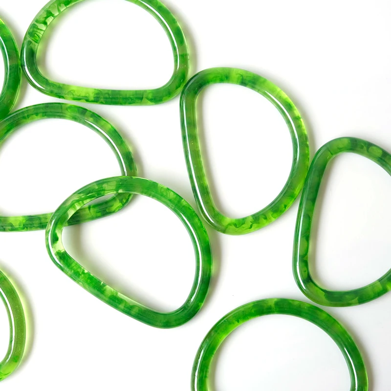 Рисунок 5 - Женская сумка с круглой ручкой