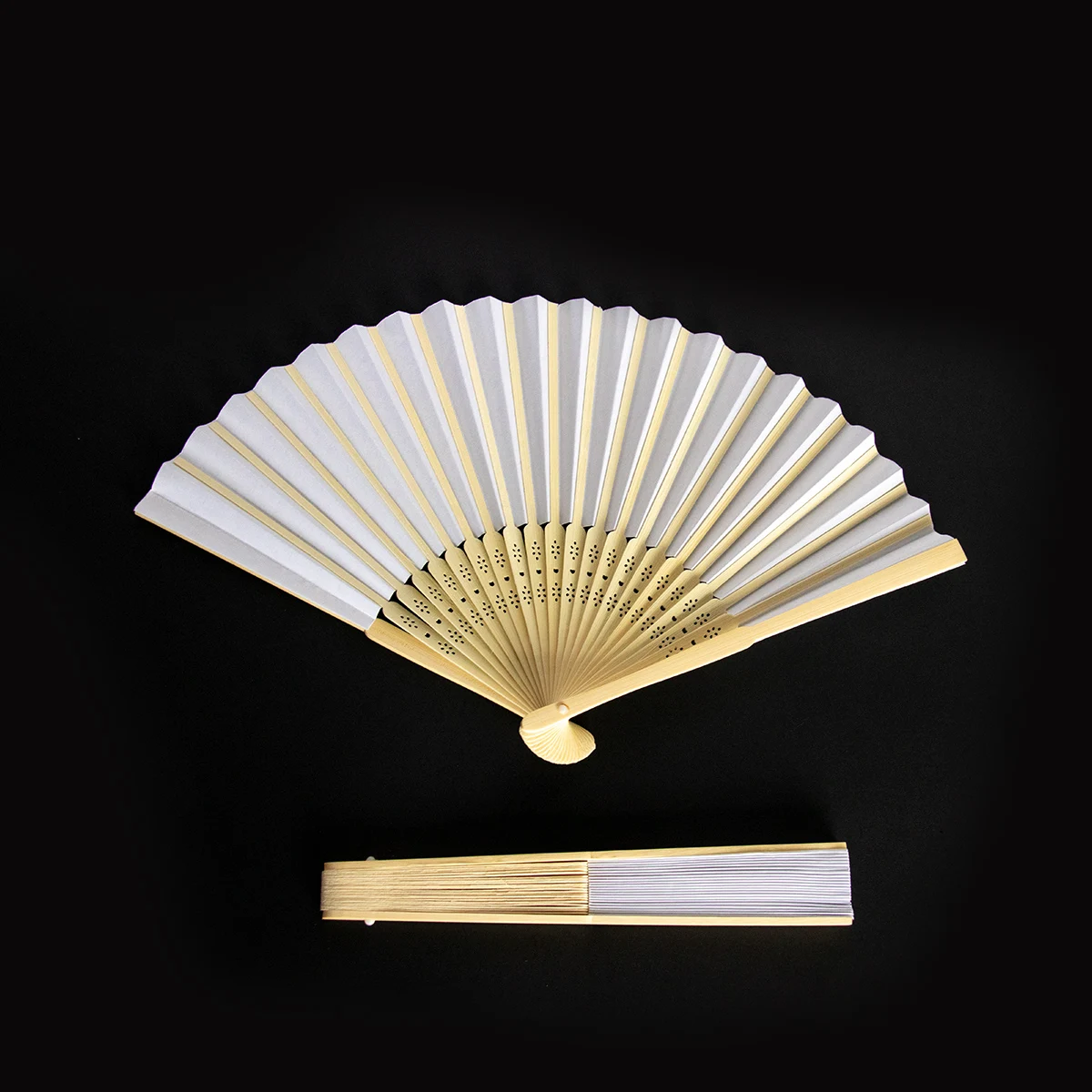 

White Bamboo Folding Fan with Vintage Antique Style and Bamboo Ribs Women Wedding Party Favor Gift Craft Decoration Handheld Fan