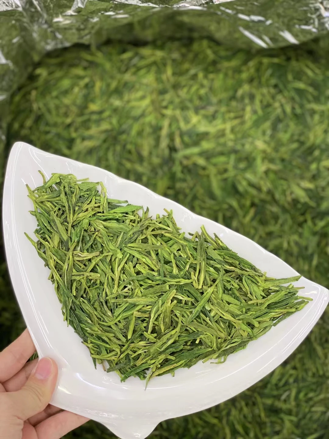 

BY Famous Good quality Dragon Well Chinese Tea the Chinese Green Tea West Lake Dragon Well Health Care Slimming Beauty