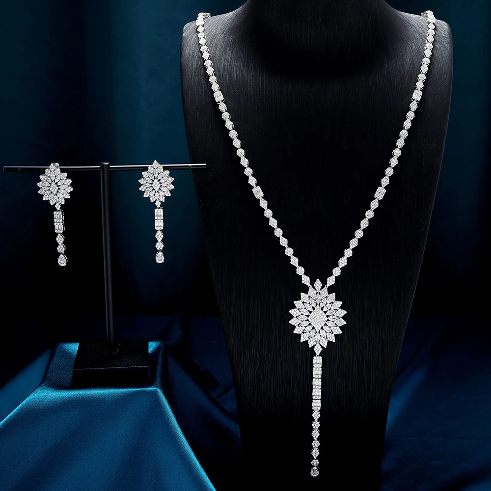 

Комплект из колье и серёг, с фианитом