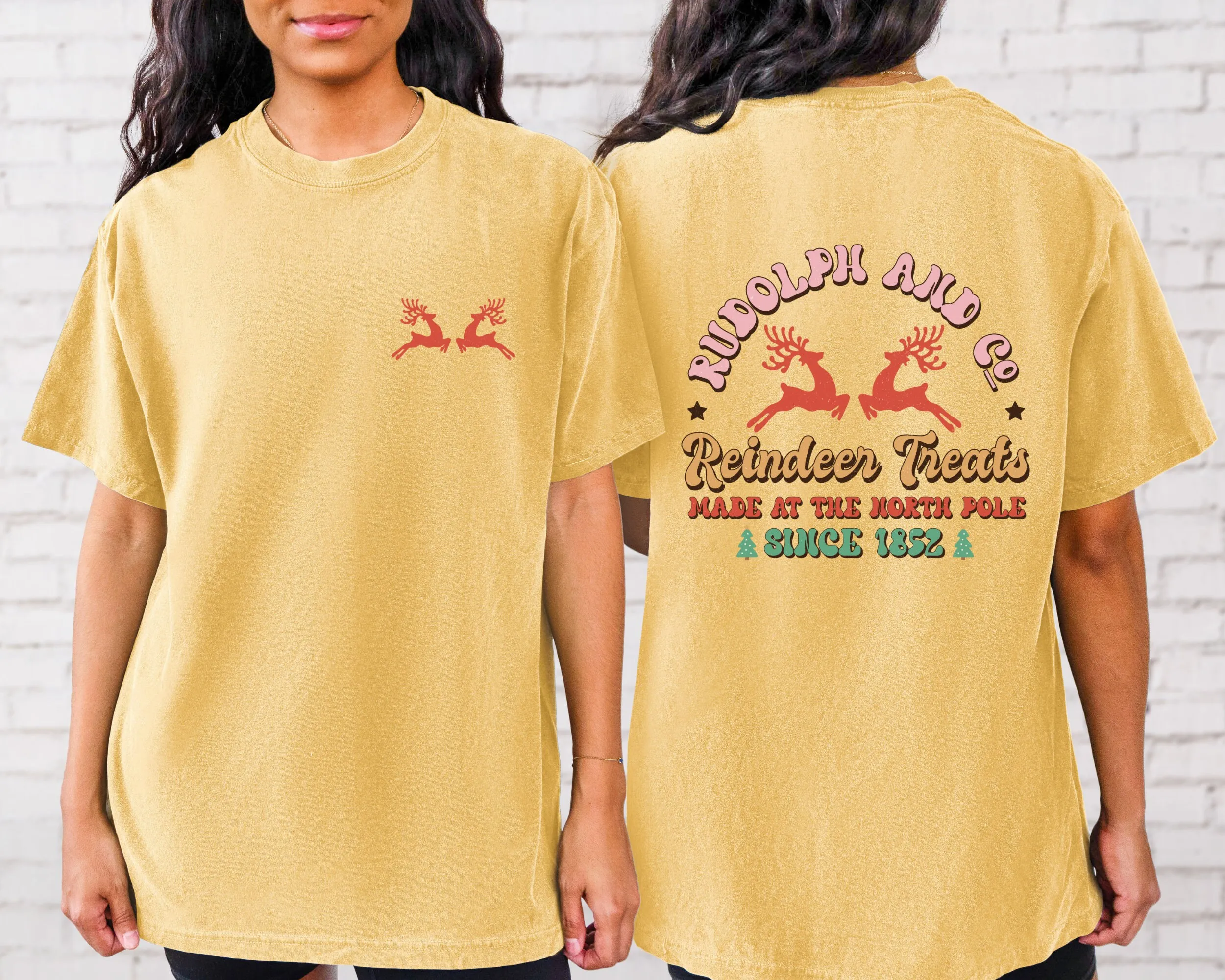 Футболка Comfort Colors North Pole Reindeer Co винтажные сани рождественская спереди и сзади