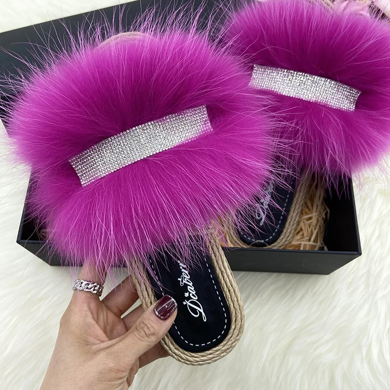 Купи Slippers Woman Real Fur Sandals Summer Luxury Crystal Fluffy Slippers Ladies House Slippers 2022 Female Flats Flip Flops Slides за 539 рублей в магазине AliExpress