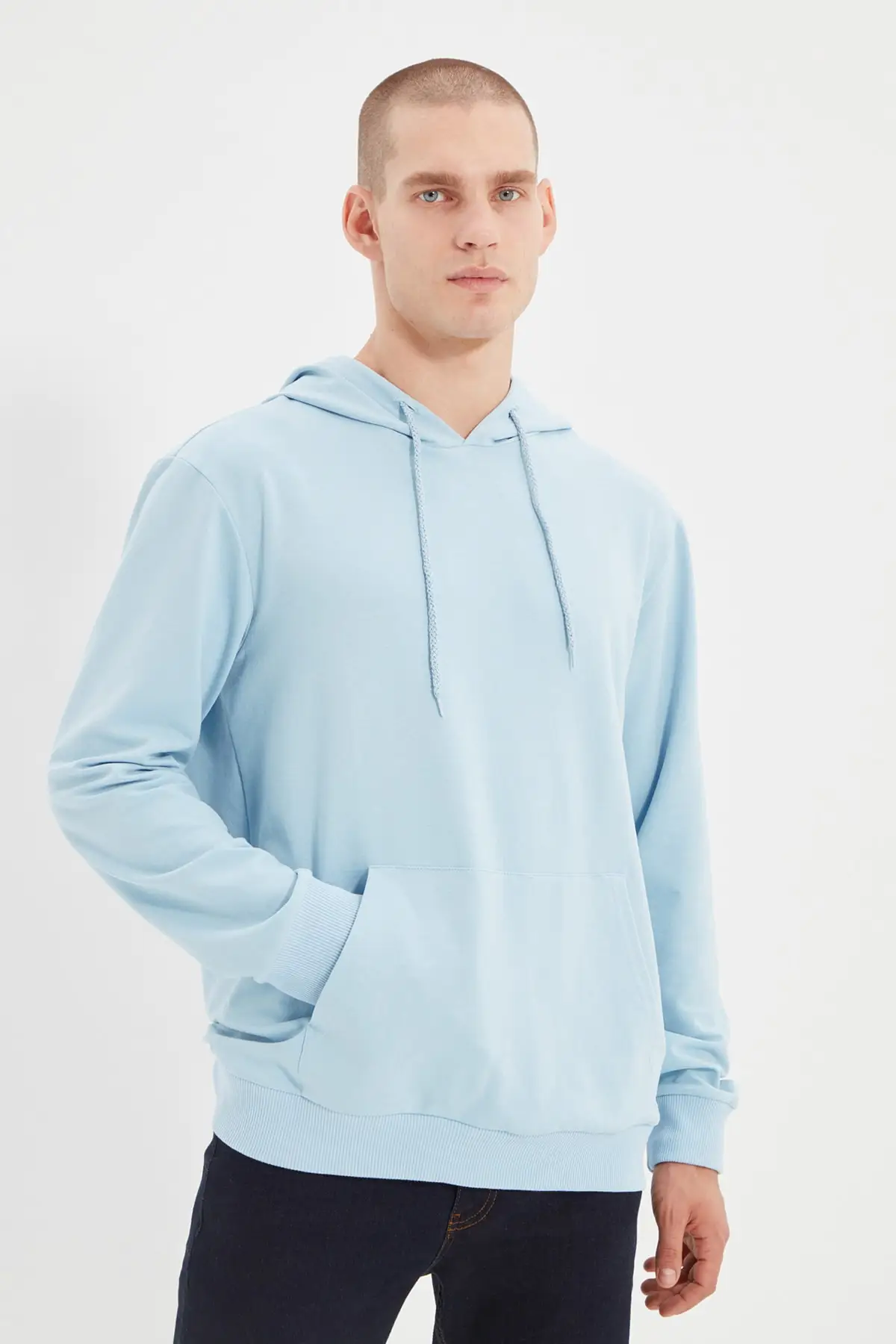 

Trendyol Men 'S Regular Fit Hooded Sweatshirt TMNAW22SW1402