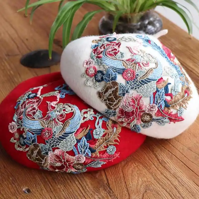 

Wool female beret embroidery flower winter bud qiu dong folk painter hat tide restoring ancient ways of literature and art