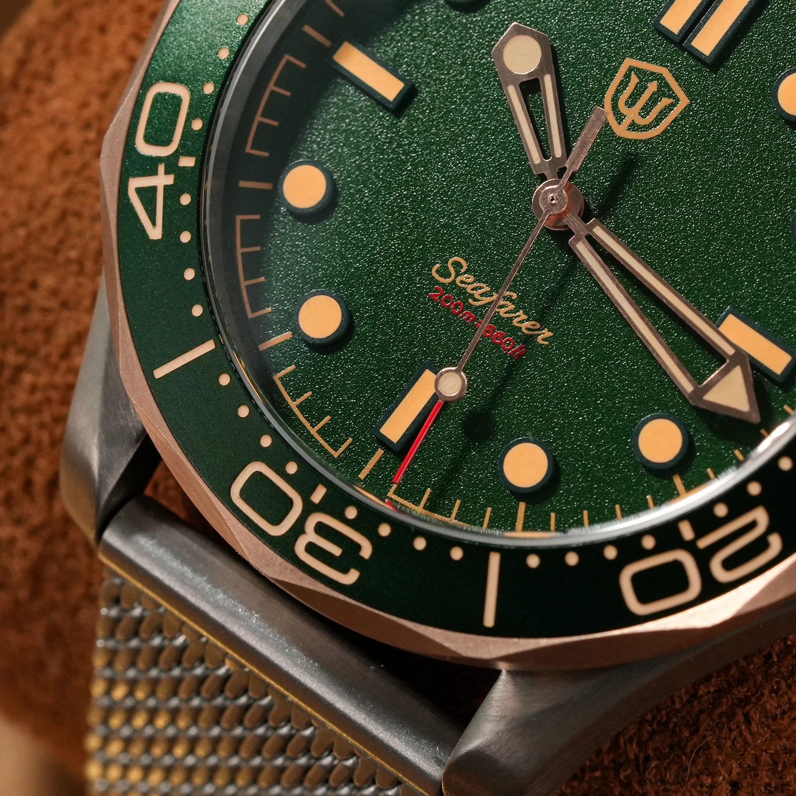 Фото Часы Watchdives WD007Q NTTD из титана класса 2, с кварцевым механизмом VH31, секундной стрелкой, сапфировым стеклом, водонепроницаемостью 200 м и светящимися элементами. №3