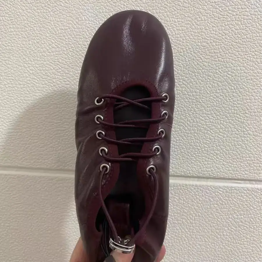 Женские кожаные сандалии на плоской подошве с круглым носком