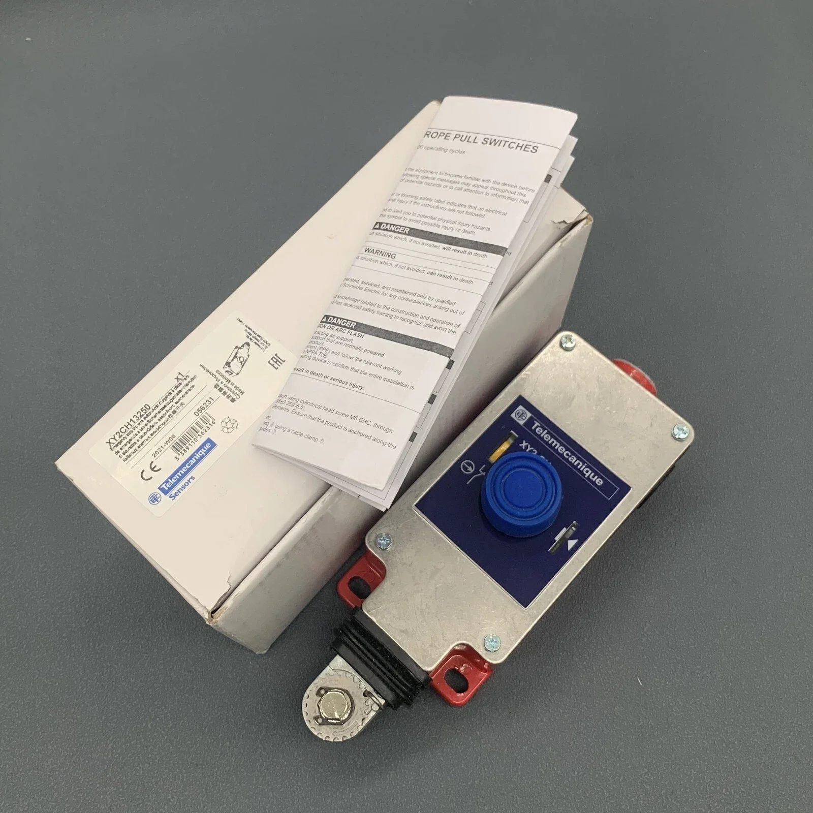 

Переключатель аварийной остановки XY2CH13250