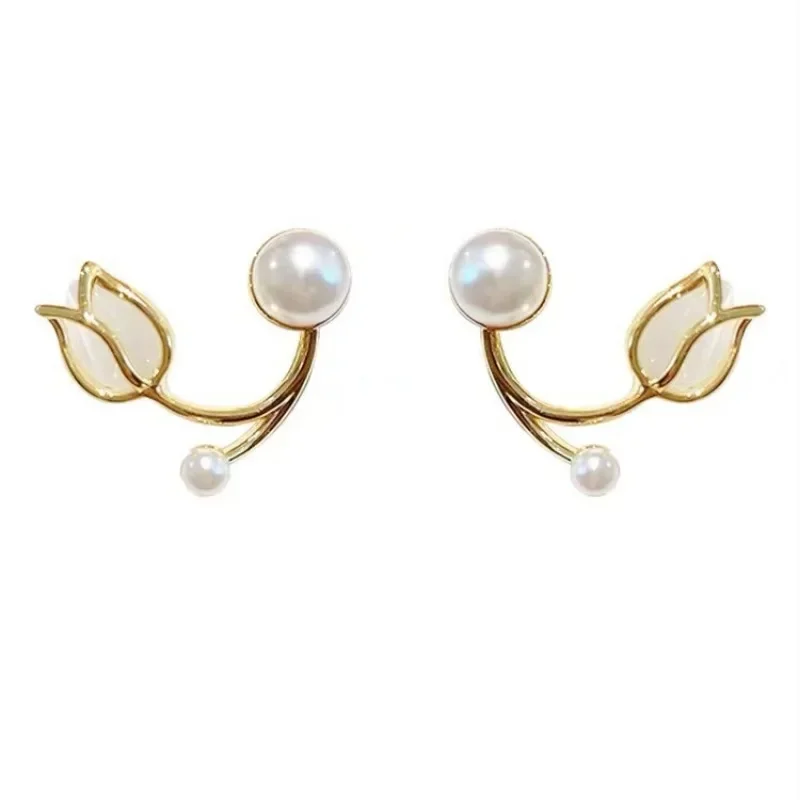 Серьги-гвоздики золотого цвета с цветком тюльпана и опалом