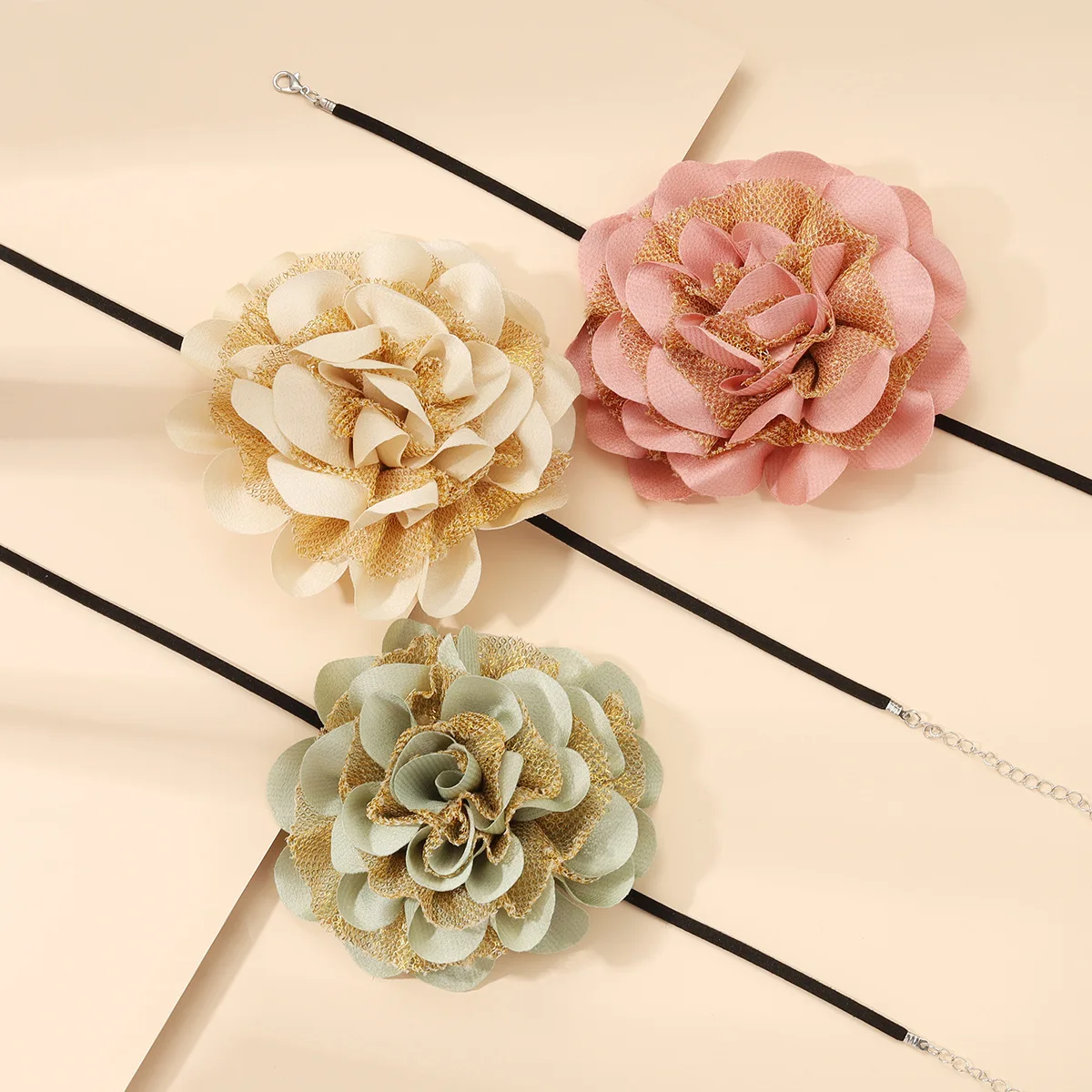 Retro Exaggerated Fluffy Fabric Flowers Choker Necklace for Women Elegant Wedding Party Neck Chain Fashion Jewelry Decoration