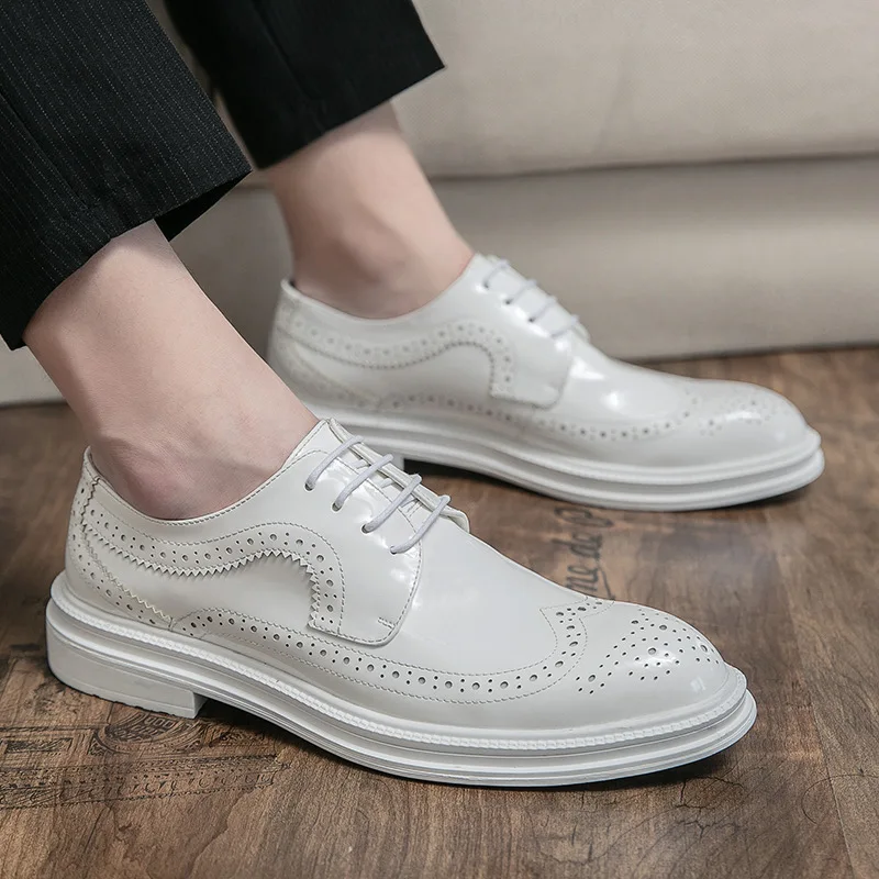 

Brogue Casual Shoes for Men Lace Up Trendy Shoes British Wedding White Black Elegant Mens Dress Shoes Comfortable Business Pumps