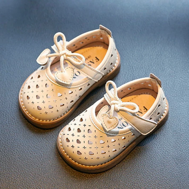 

Baby Girls Flats Shoes Cute Heart Hollow Out Kids Princess Shoes Spring Summer PU Non Slip Soft Toddle Children Casual Shoes
