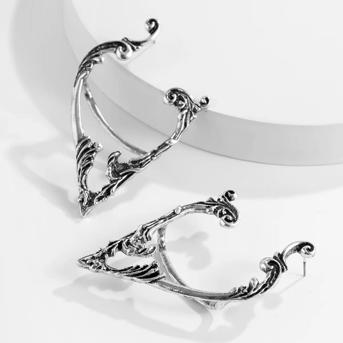 Gothic Elves Ear Cuff Piercing Cartilage Climber Ear Wrap Retro Silver Stud Earring Punk Hip Hop Clip on Statement Earrings Gift