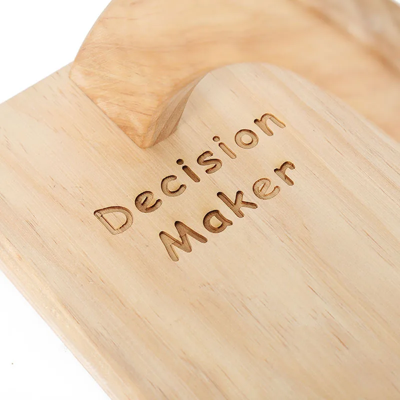 Креативная деревянная подвеска из резного дуба