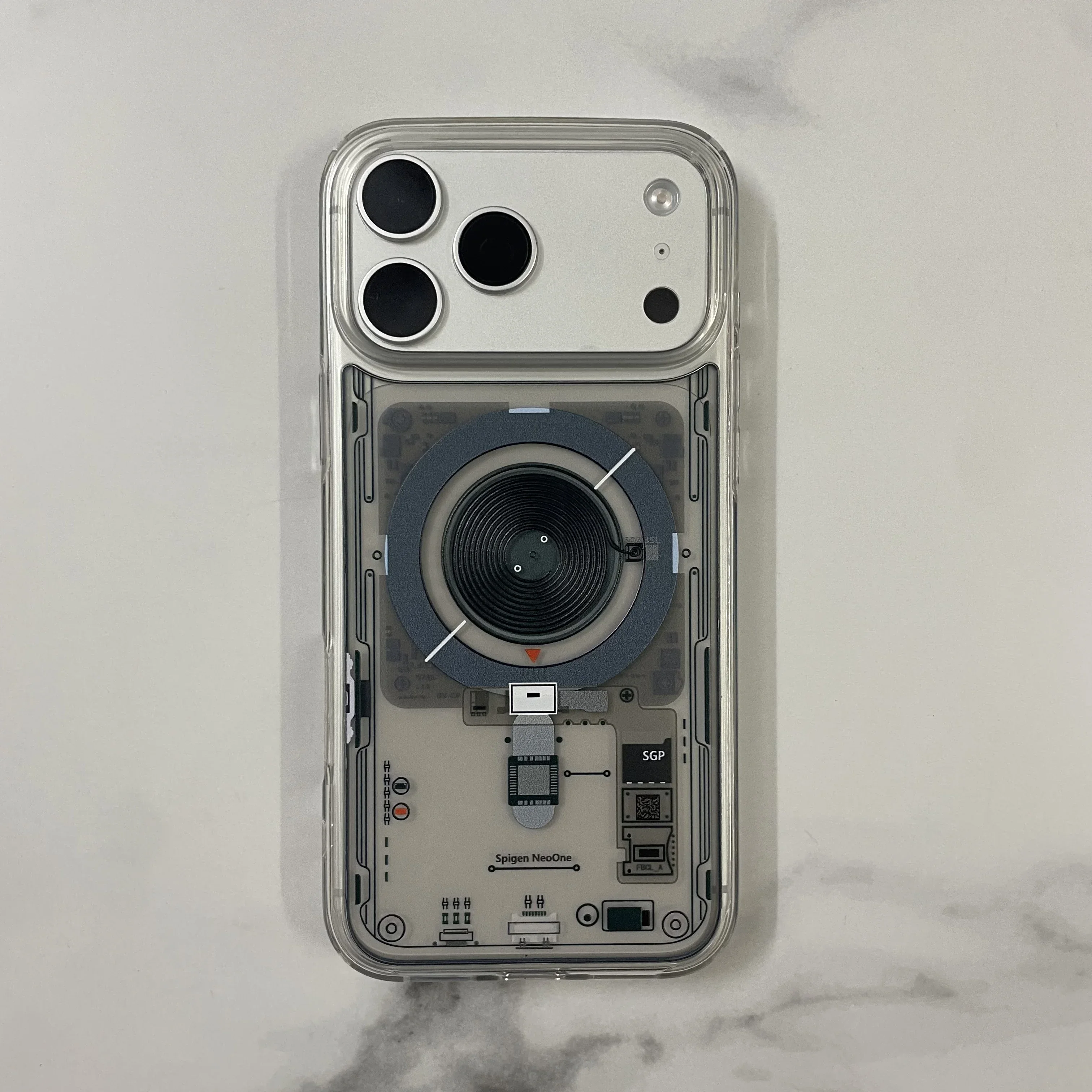 Фото Оригинальный магнитный чехол Spigen для iPhone 13, 14, 15, 16, 17 Pro Max, совместимый с беспроводной зарядкой MagSafe, для iPhone 17 Air, 16 Plus. №4