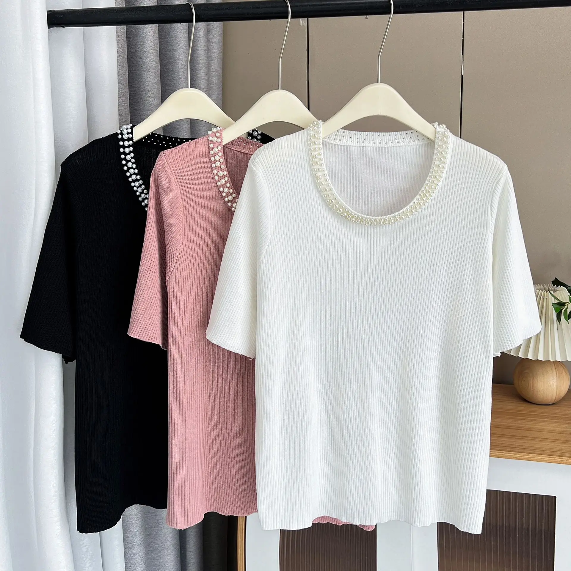 Женская трикотажная футболка из вискозы с коротким рукавом и круглым вырезом