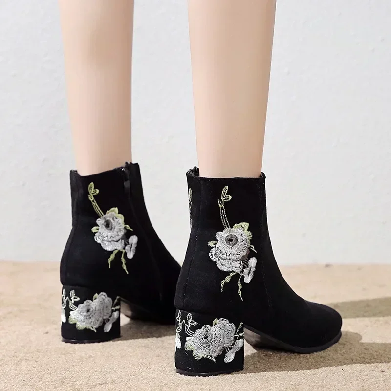 Короткие ботинки в этническом стиле с цветочной вышивкой женские зимние теплые