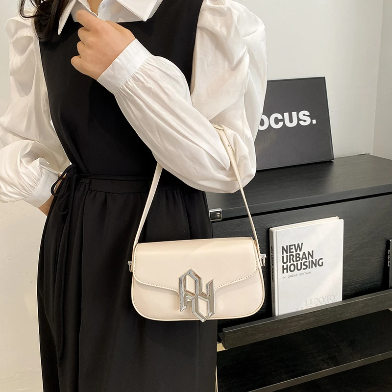 High Quality Metal Letter Women Purse And Handbags 2023 New Famous Designer Brand Chain Shoulder Messenger Bags Small Square Bag