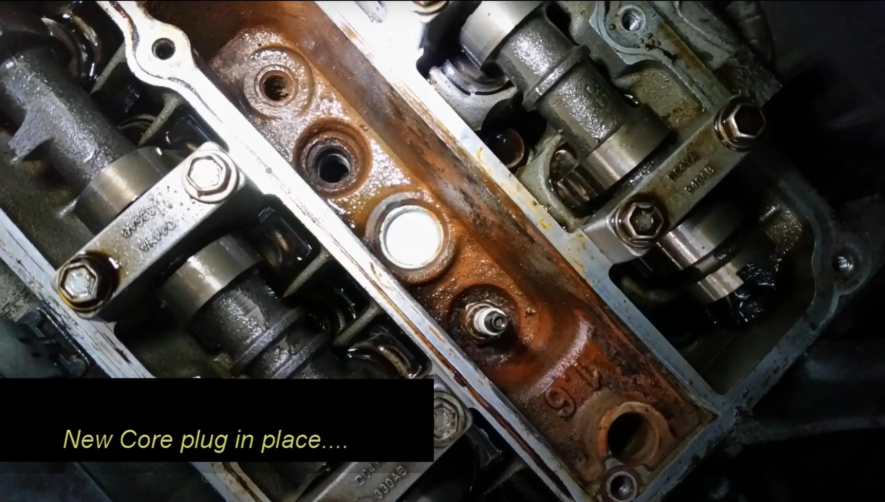 Фото Комплект из 2-х заглушек для головки блока цилиндров Ford 1.25, 1.4, 1.6 16v Zetec SE Mk4, Mk5, Mk6, Fiesta. Автоаксессуары. №1