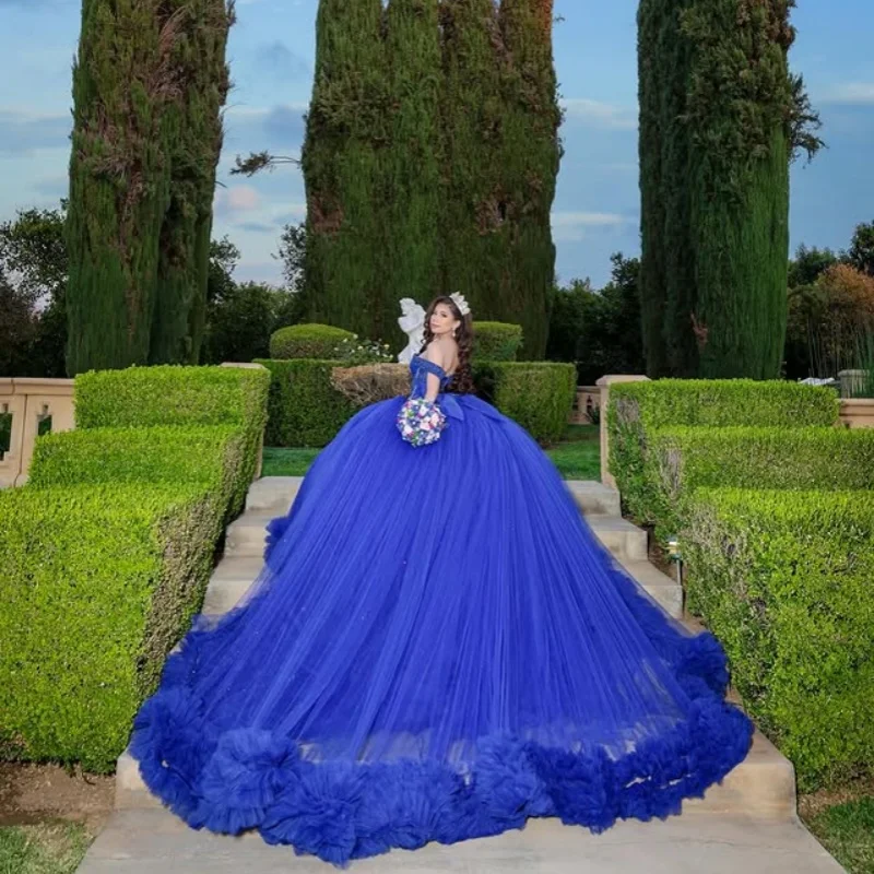 Фото Блестящее королевское синее платье Quinceanera с открытыми плечами, кружевная многослойная цветочная наклейка, длинный хвост, платья de 15, Quinceanera ﻿ Настроить №4