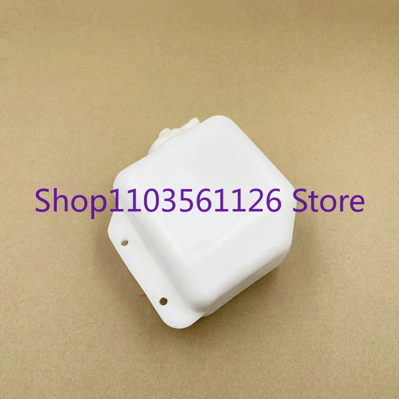 Запасной бак Komatsu PC18/20