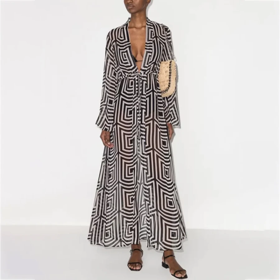 Рисунок 5 - Женский раздельный купальник с геометрическим рисунком