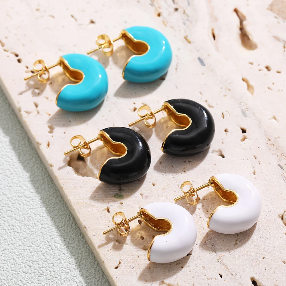 Женские серьги-кольца с эмалью золотого цвета