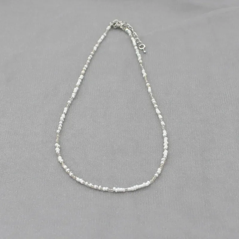 Ожерелье-чокер с бусинами