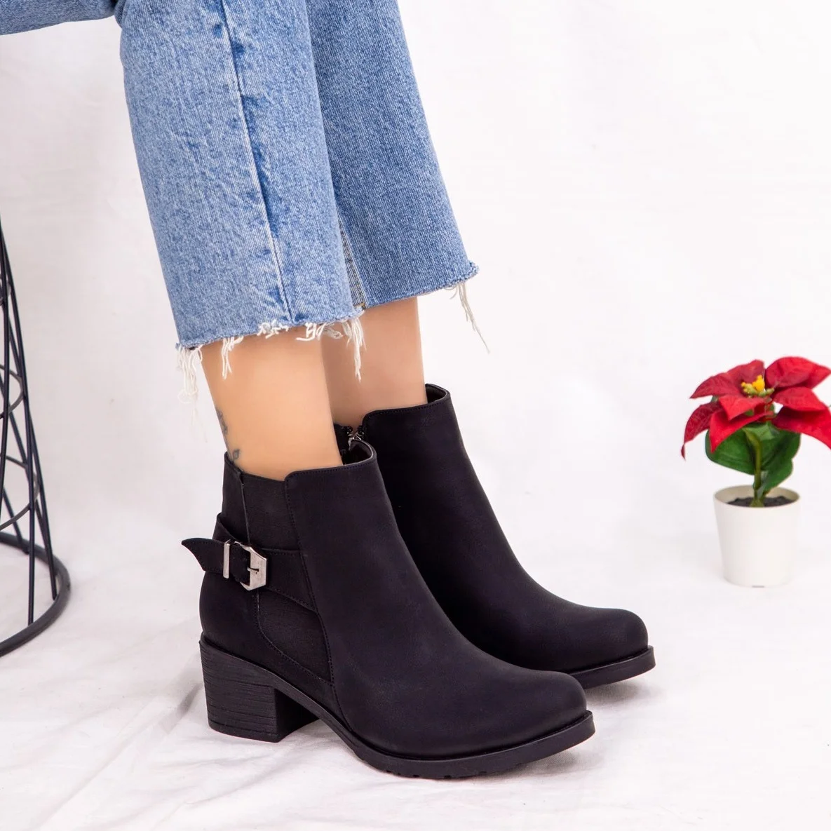 

Tonar Blaix Black Nubuck Buckled Woman Boots Winter Cool Comfortable and Stylish Zipper