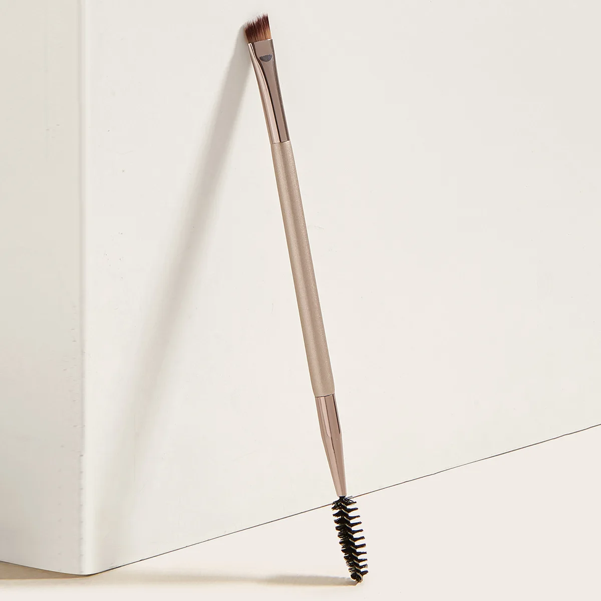 

Lezyan 1 шт. золотой макияж Выдвижная губная подводка для глаз тени для век Кисть для тонального крема двусторонние кисти для макияжа косметиче...