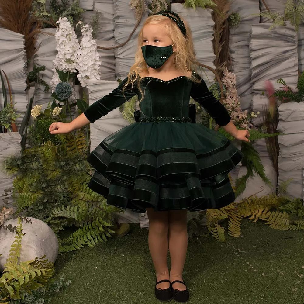 

Green Velour Flower Girls Dresses 2023 Beading Bow A-Line Kids Wedding Party Dress Tiered Knee-Length Puffy Girl Princess Gowns