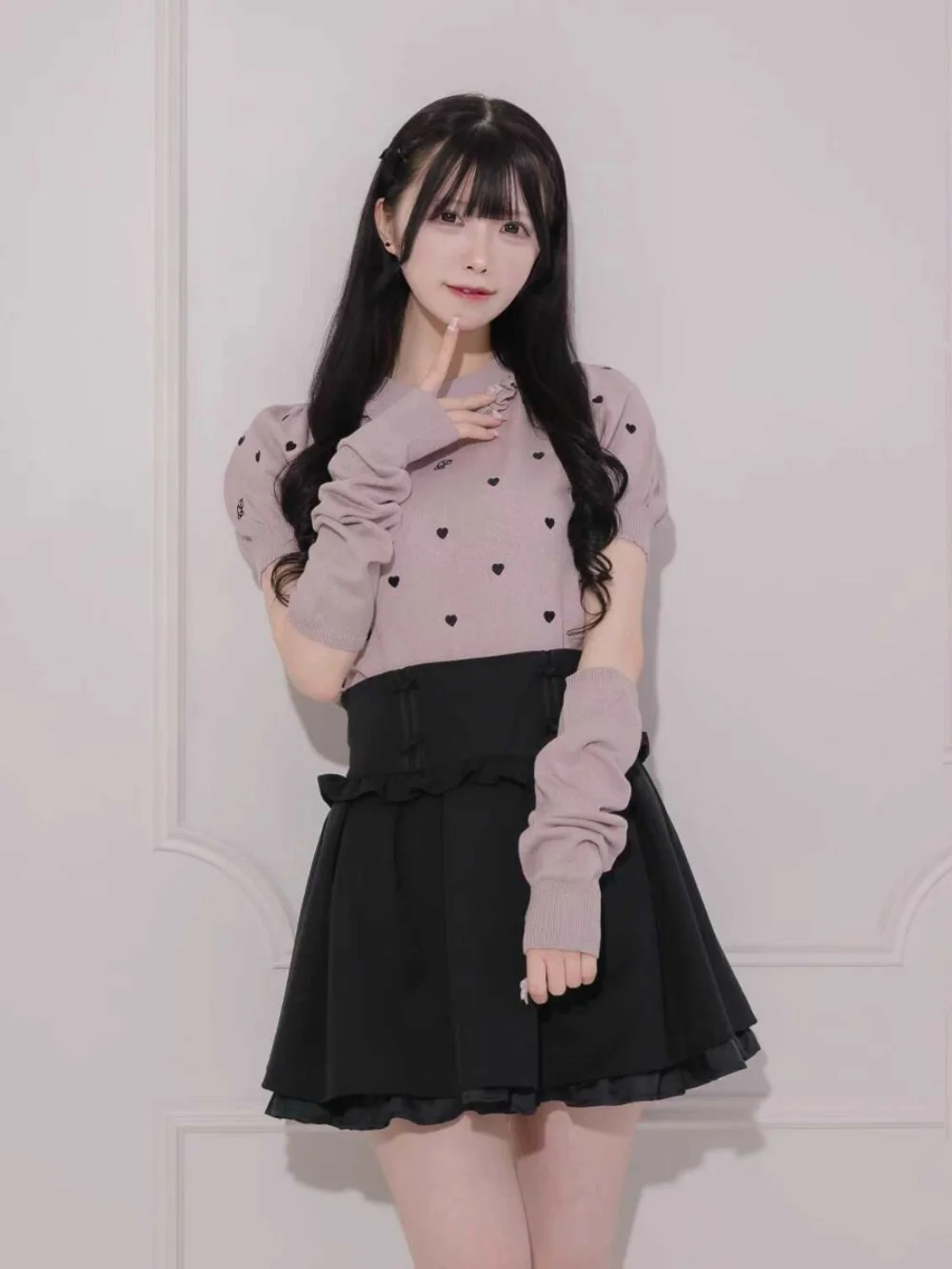 Короткий облегающий пуловер с круглым вырезом и рукавами-фонариками