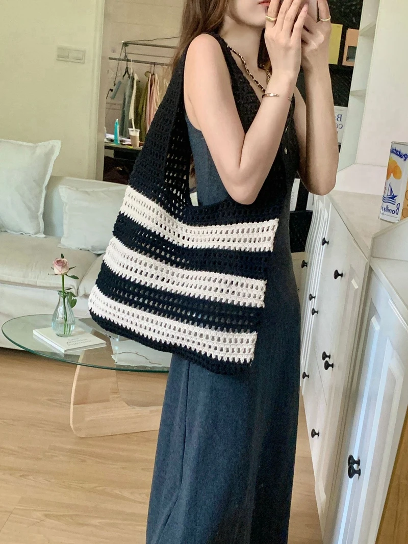 Fashion portable hollowed out shoulder bag striped Handmade knitted beach Handbags Large Capacity Shopper Totes