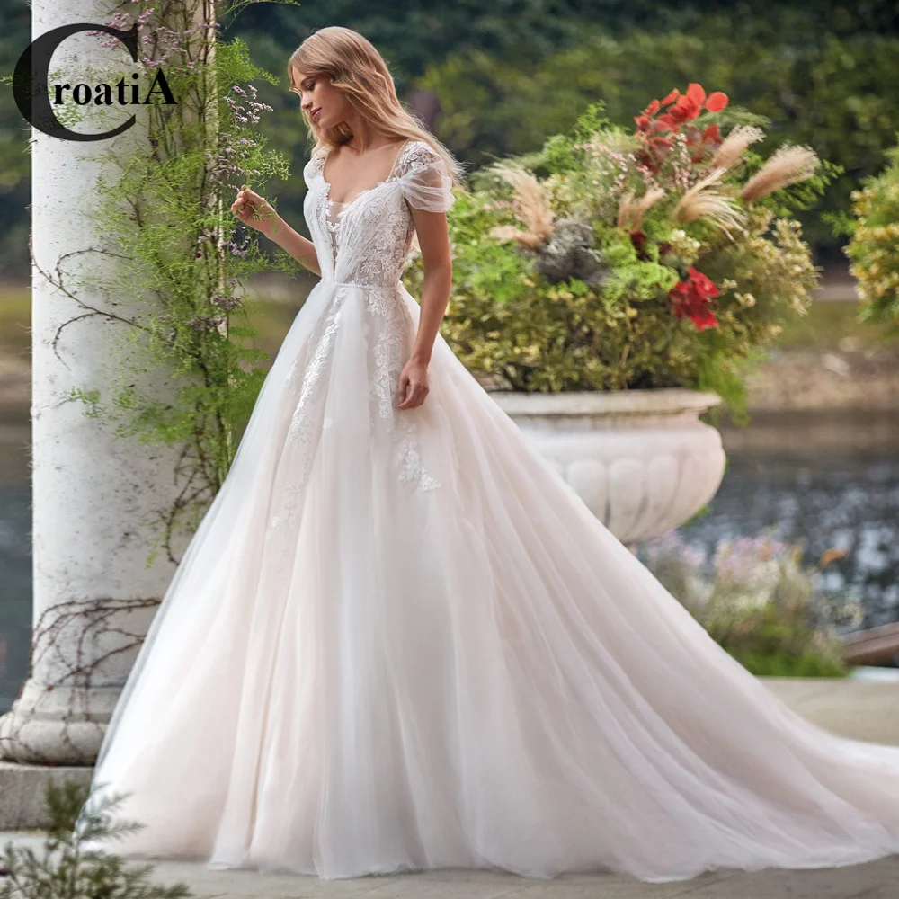 

Croadia Tulle V-Neck Wedding Dresses For Bride Backless Court Train Lace Appliques Button A-Line Off The Shoulder Charming