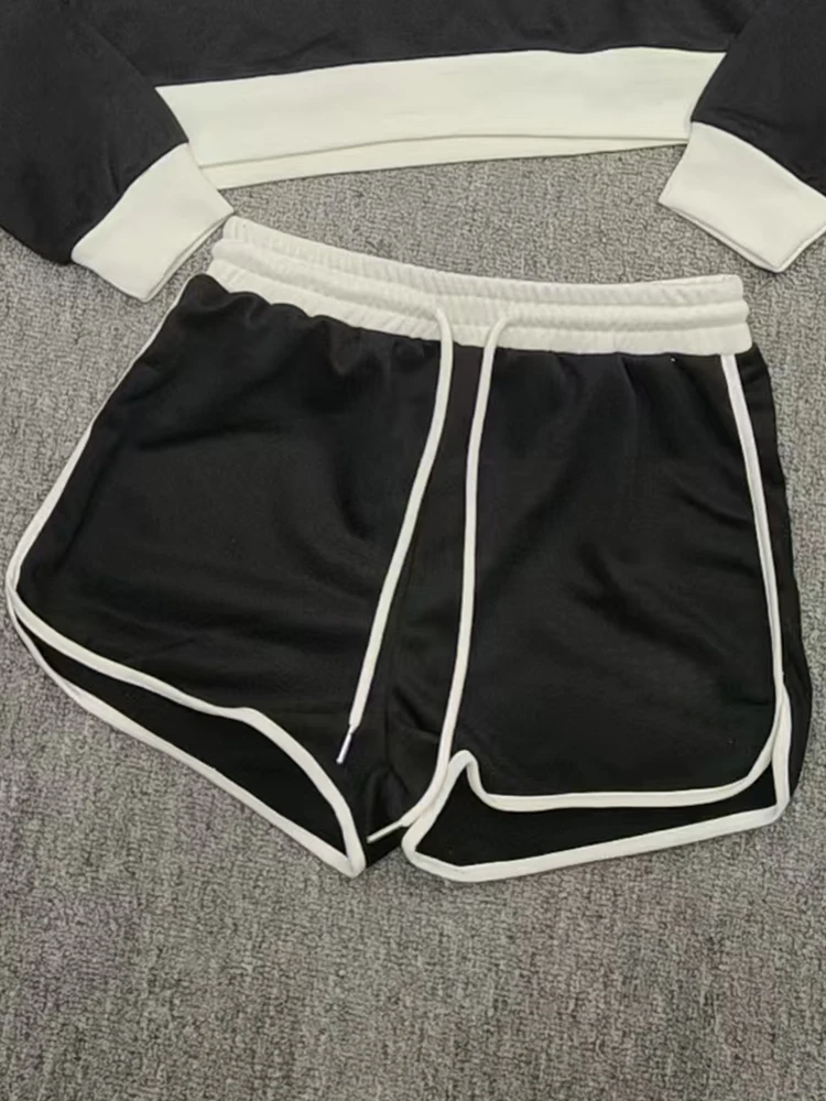 Женский спортивный комплект из двух предметов короткий вязаный пуловер и шорты с