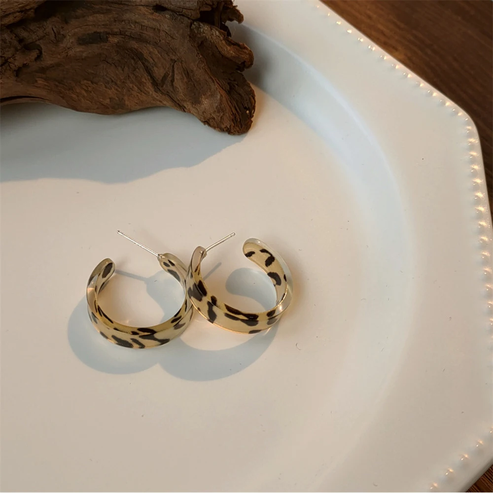 Круглые серьги широкого спектра использования круглые серьги-кольца ювелирные