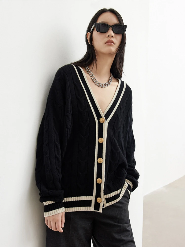 

Осенний тонкий вязаный кардиган с V-образным вырезом и золотистой пряжкой