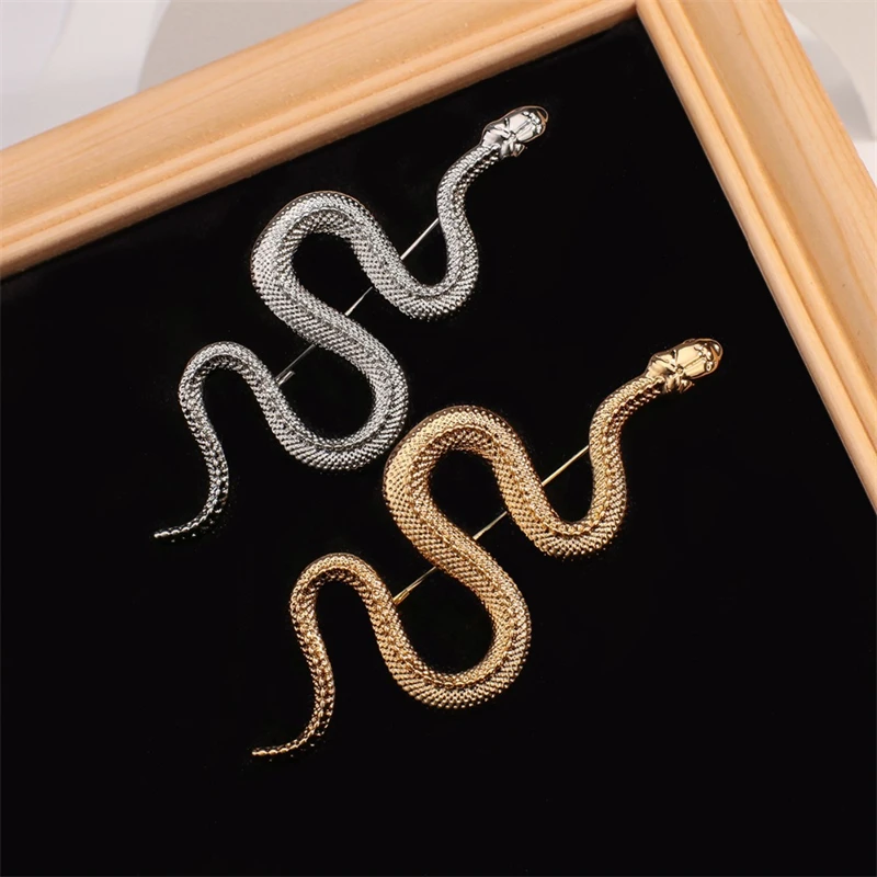 

Exaggerated Python Brooch Ladies Zodiac Snake Corsage Men Luxury Brooch Accessories Coat Badges Animal Brooch Pin Party Jewelry